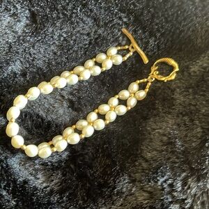 Bracelet Pearls and gold brooch